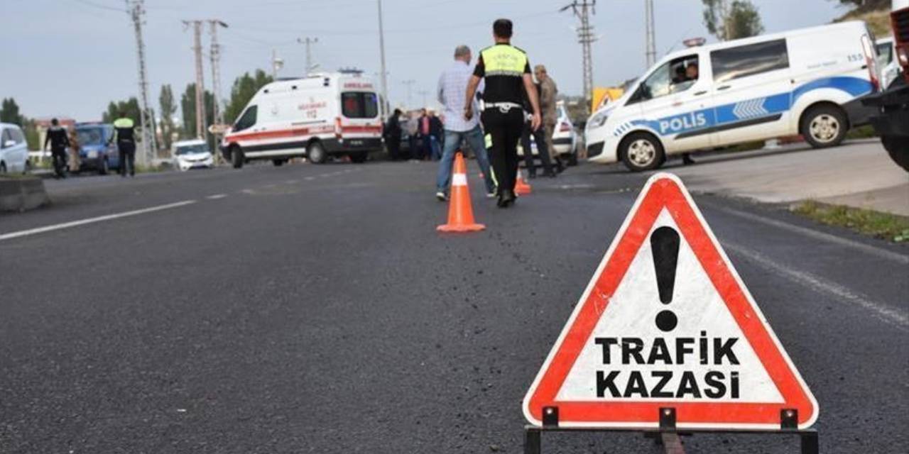 Bayburt'ta refüje çarpan sürücü hayatını kaybetti