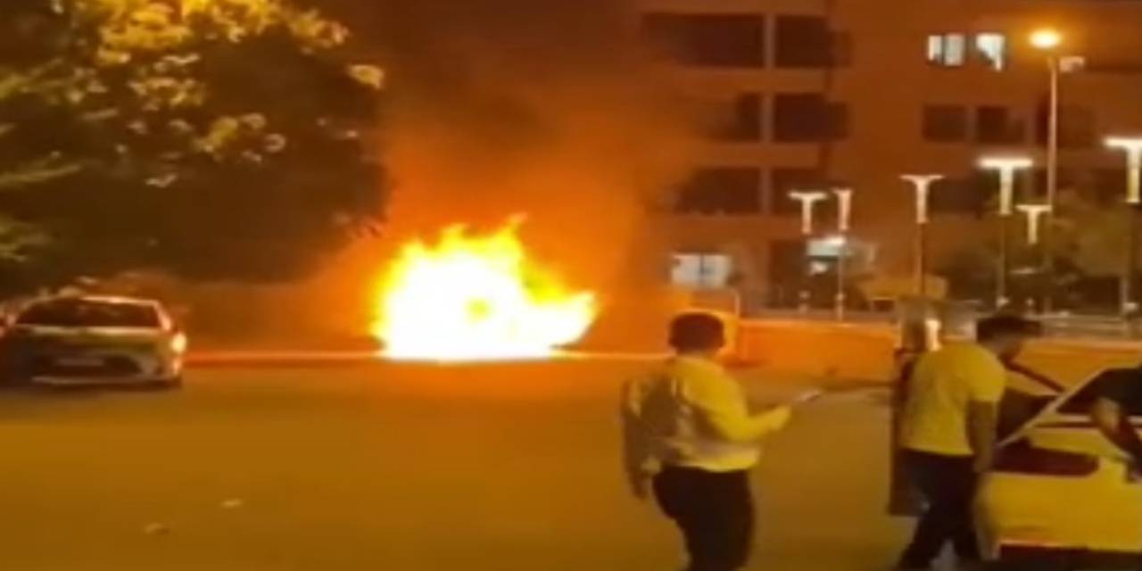 Park halindeki araç alev topuna döndü!