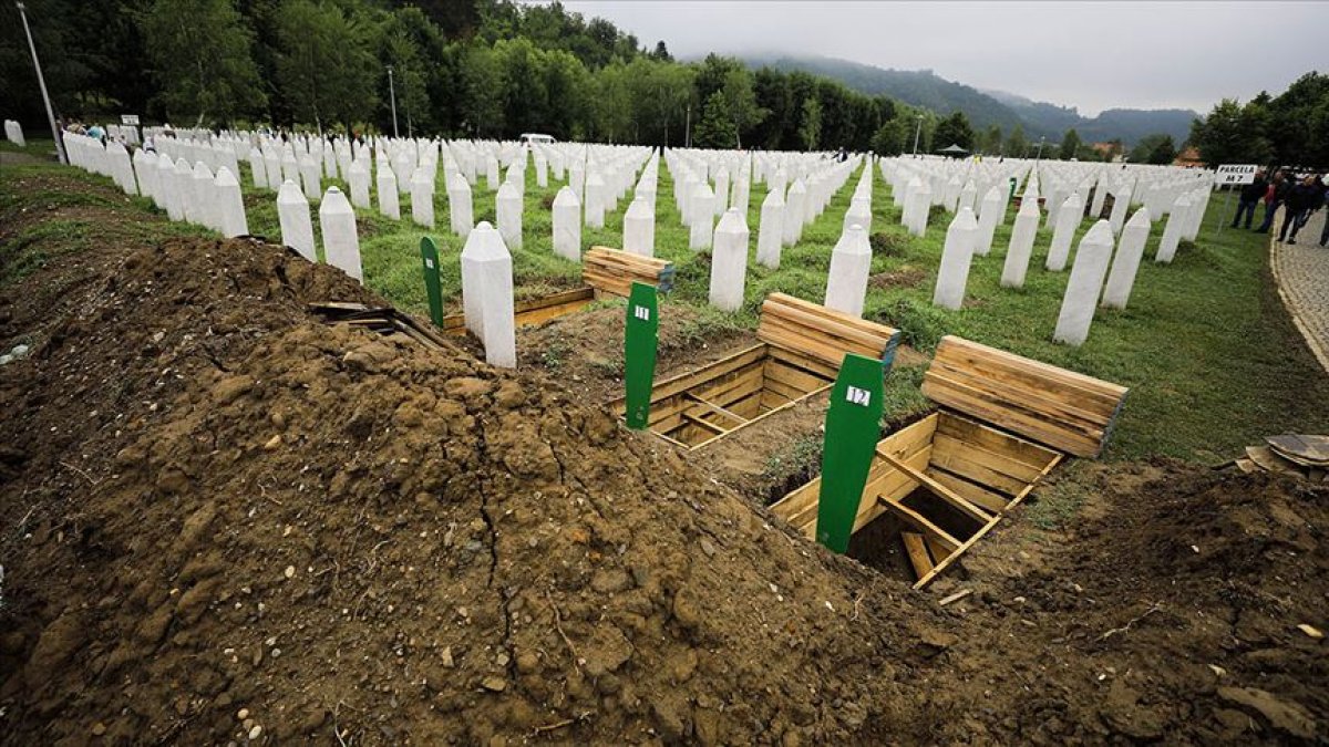 Kapanmayan yara Srebrenitsa… Katliamın 33 kurbanı toprağa verildi