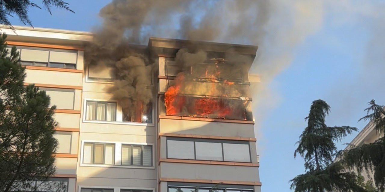 Kadıköy'de 8 katlı apartmanda korkutan yangın!