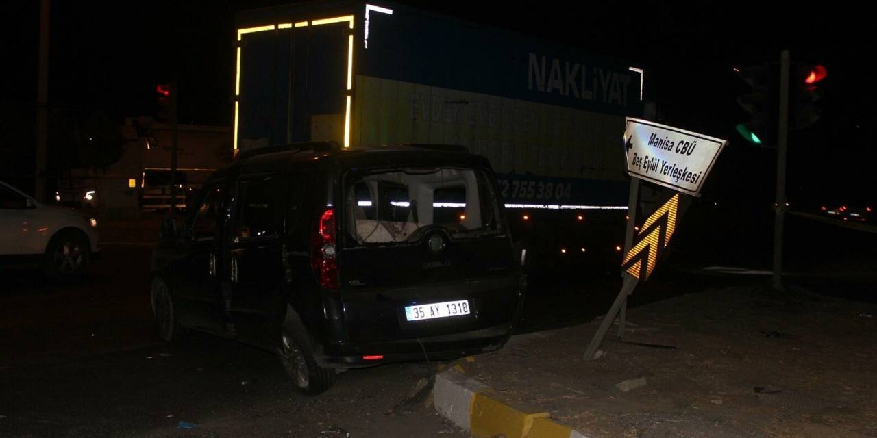 Manisa'da kamyonla otomobil çarpıştı: 1 kişi hayatını kaybetti