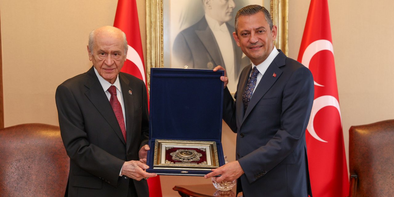 Özgür Özel'den Bahçeli'ye açık davet! "Demokrasi yolunda herkesle yürürüz"