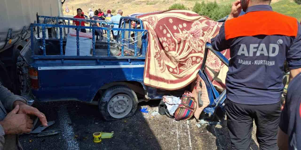 Hakkari'de korkunç kaza: 4 kişi öldü!