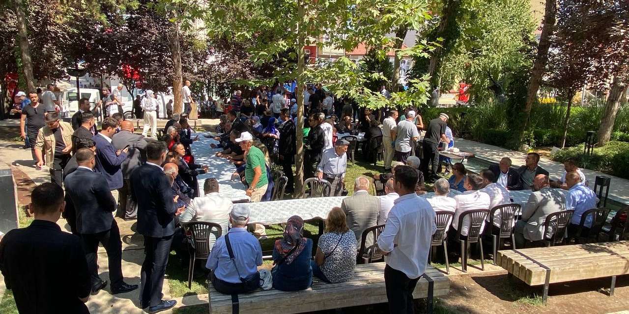 30 Ağustos'ta bedava dağıttılar: Duyan kuyruğa girdi