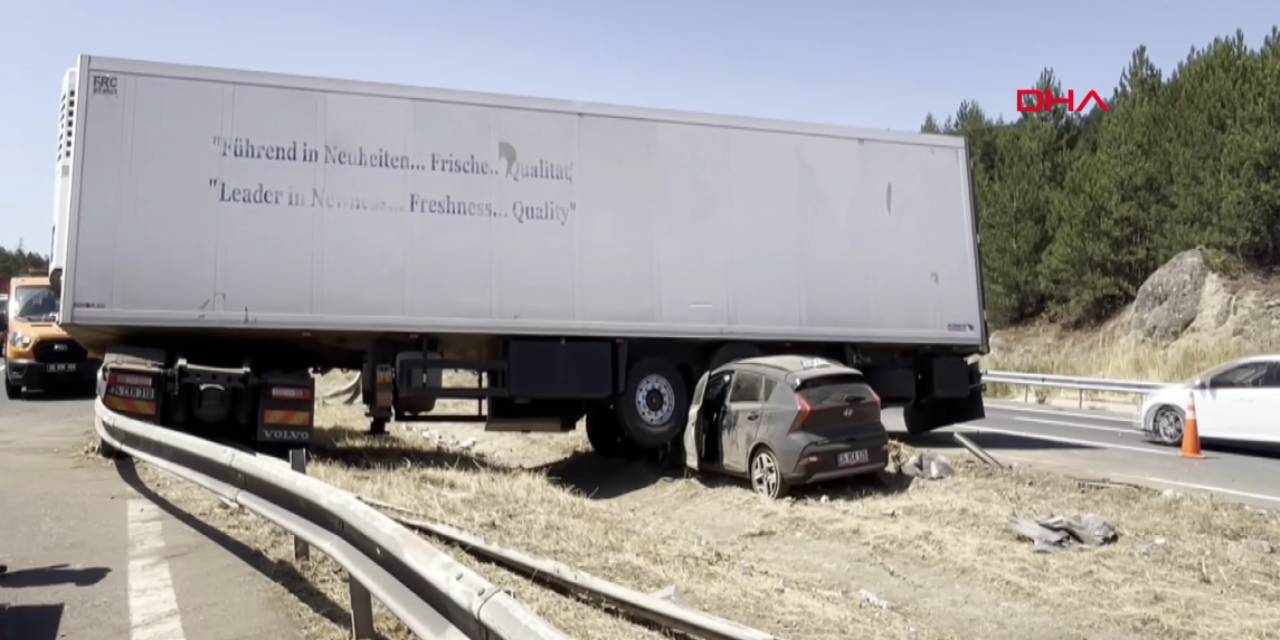 Lastiği patlayan TIR ile otomobil çarpıştı: 1 yaralı