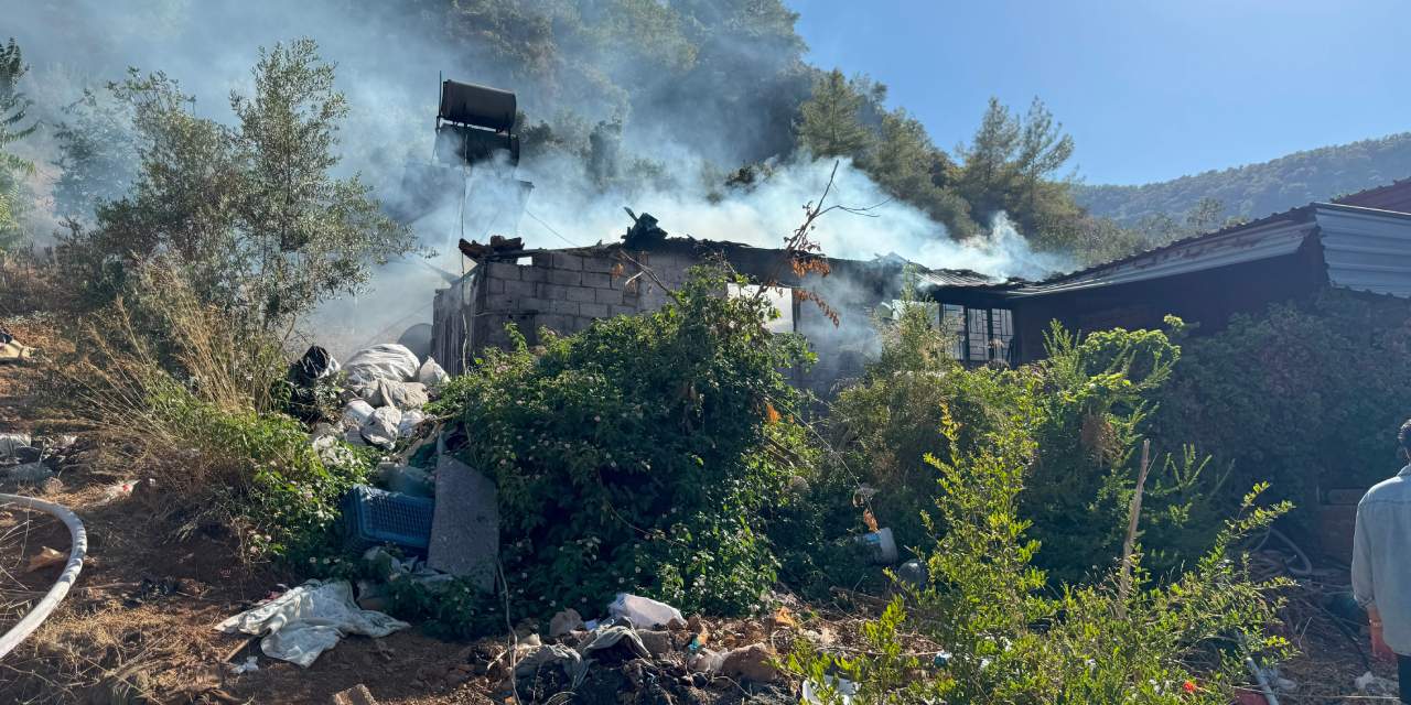 Ailesiyle tartışan genç evi ateşe verdi!