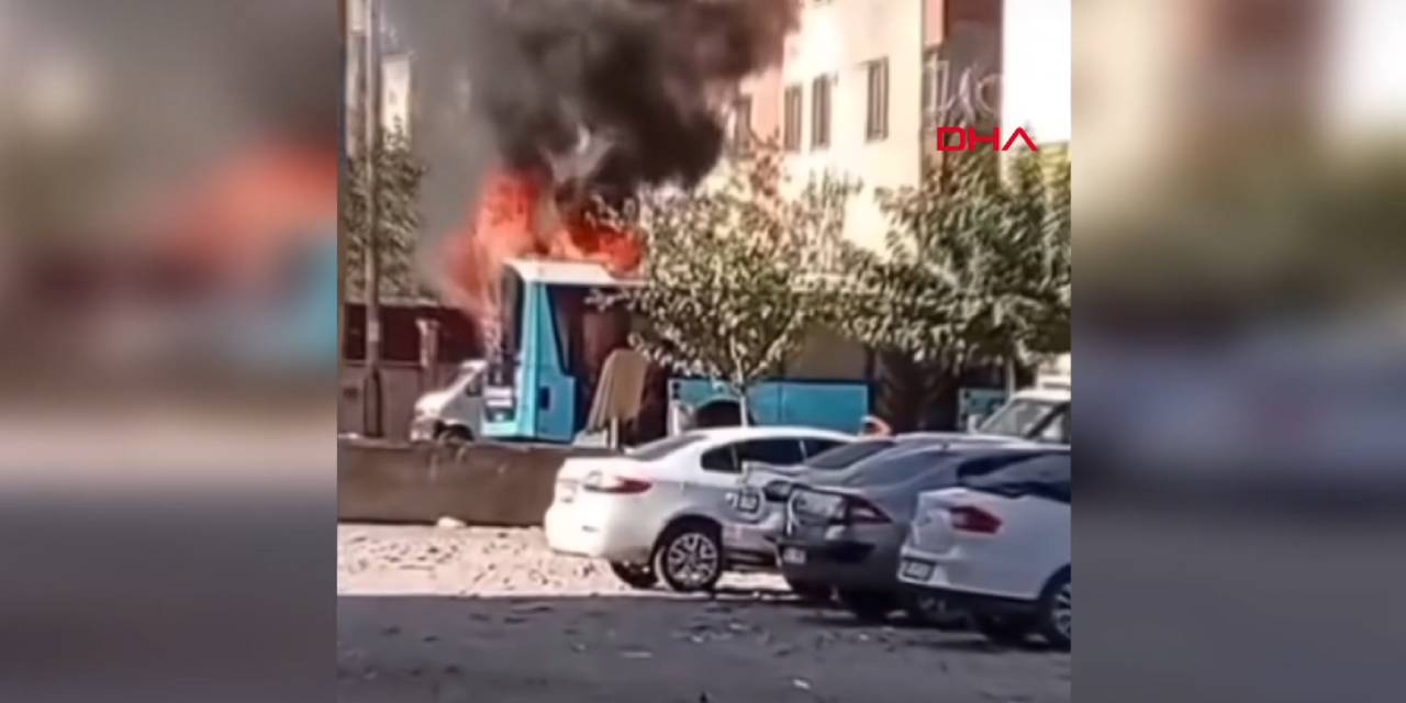 Yolcular içindeyken alev aldı