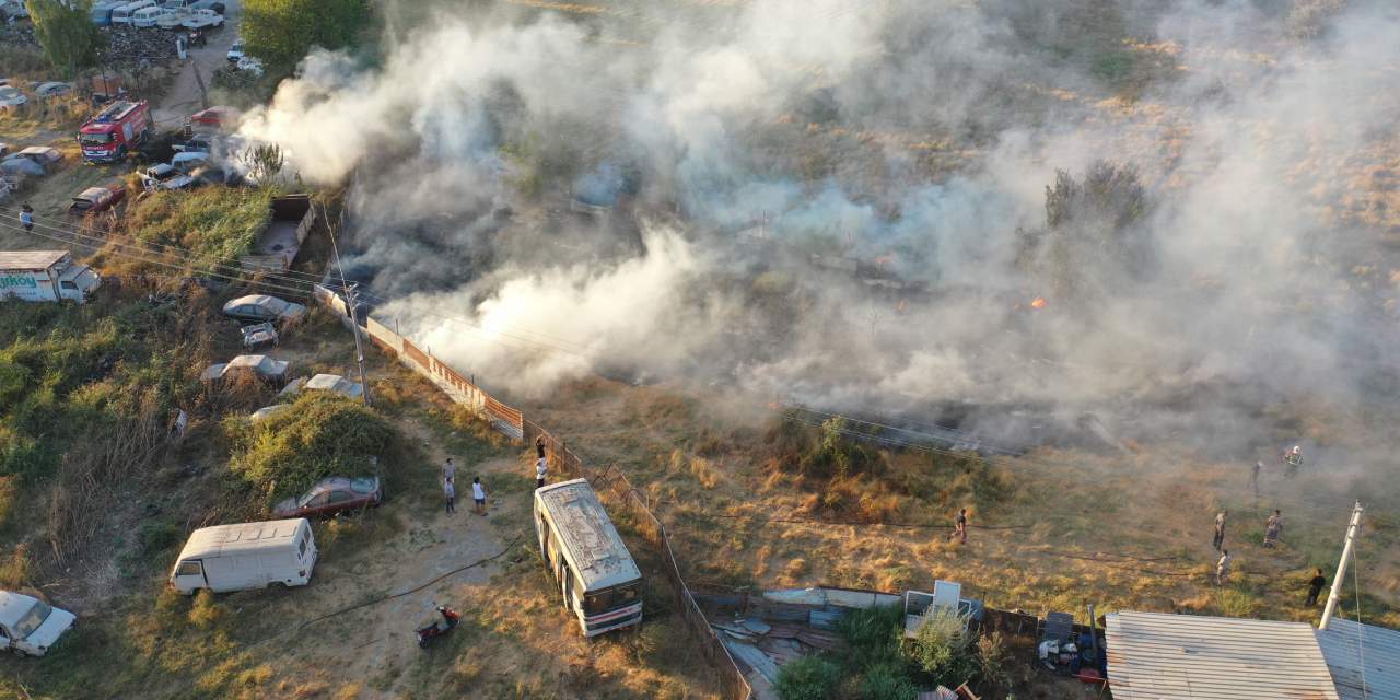 Yediemin otoparkında yangın paniği! Araçlar küle döndü