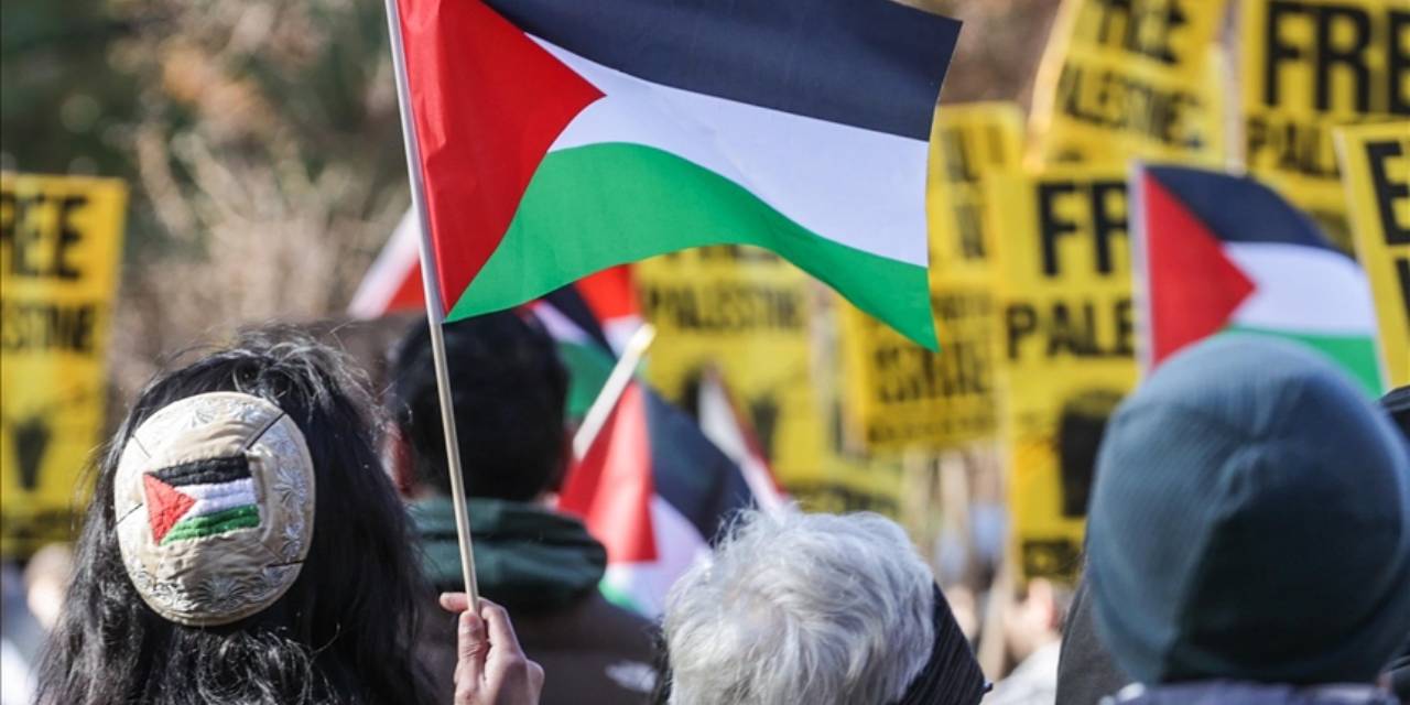 Ünlü isimlerden 'Filistin'e destek yürüyüşü'