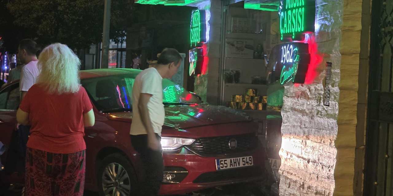 Yalova'da film gibi kaza; kuruyemişçiye girdiler