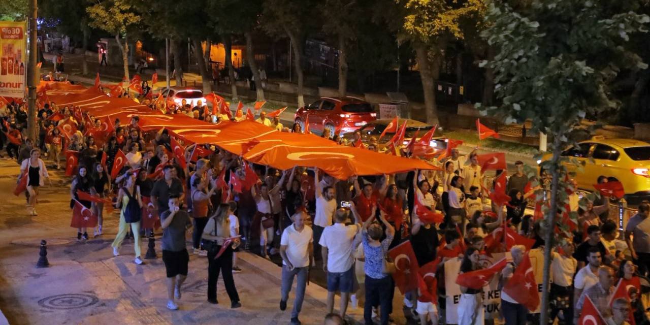 Edirne 30 Ağustos fener alayları ile kutlandı