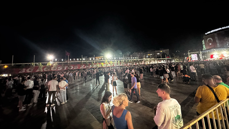 Çerçioğlu'nun konseri yine boş kaldı! Çalışanlara katılmak zorunlu diye mesaj atıldı