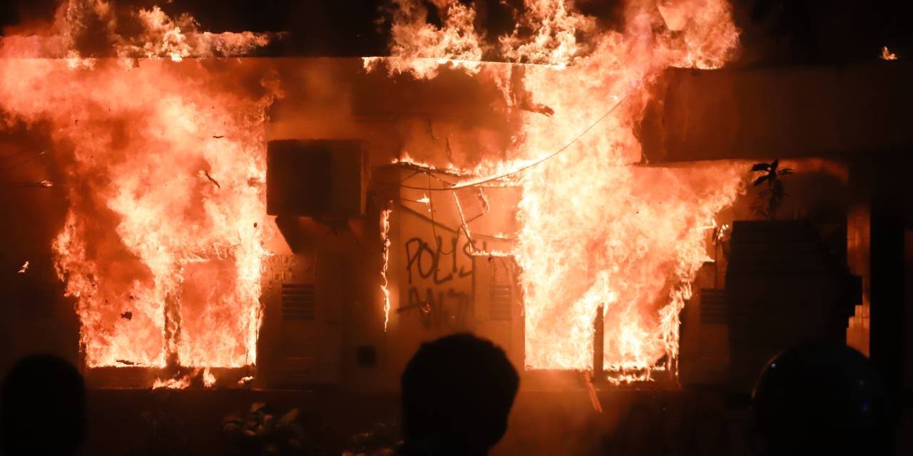 Milletvekillerine verilen ayrıcalıklar sokakta protesto edildi