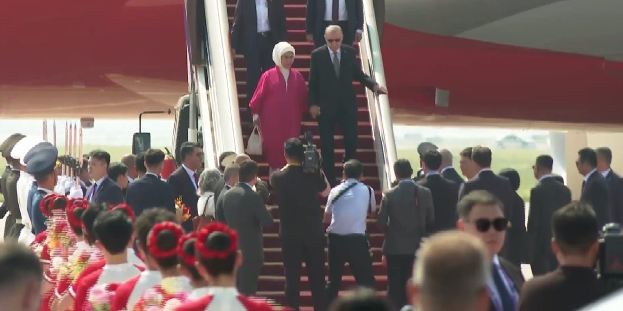 Erdoğan altı bakan ve MİT Başkanı ile Çin'de