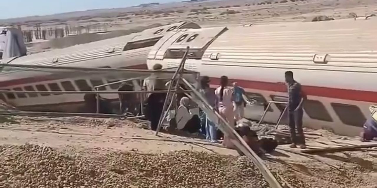 Kahire seferinde tren raydan çıktı: 103 yaralı