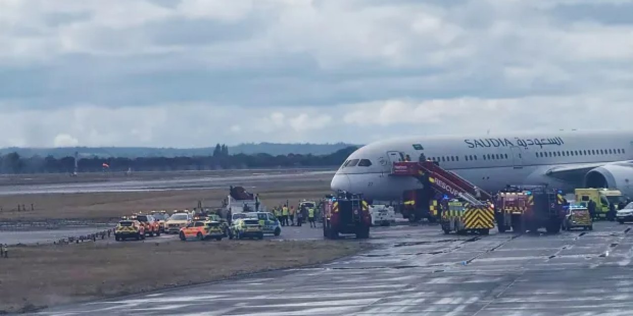 Uçağı birbirine katan yolcu gözaltına alındı