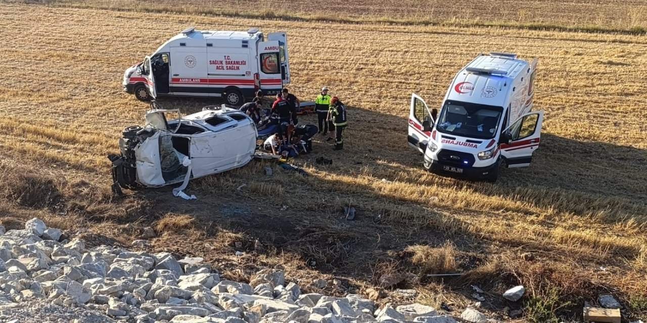 Hafif ticari araç kontrolden çıktı: Aynı aileden 6 kişi yaralandı