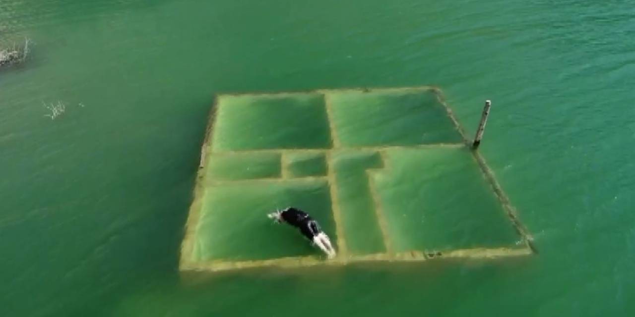 Yusufeli Barajı altında kalan evlerde dalış! Odadan odaya yüzerek geçiyor