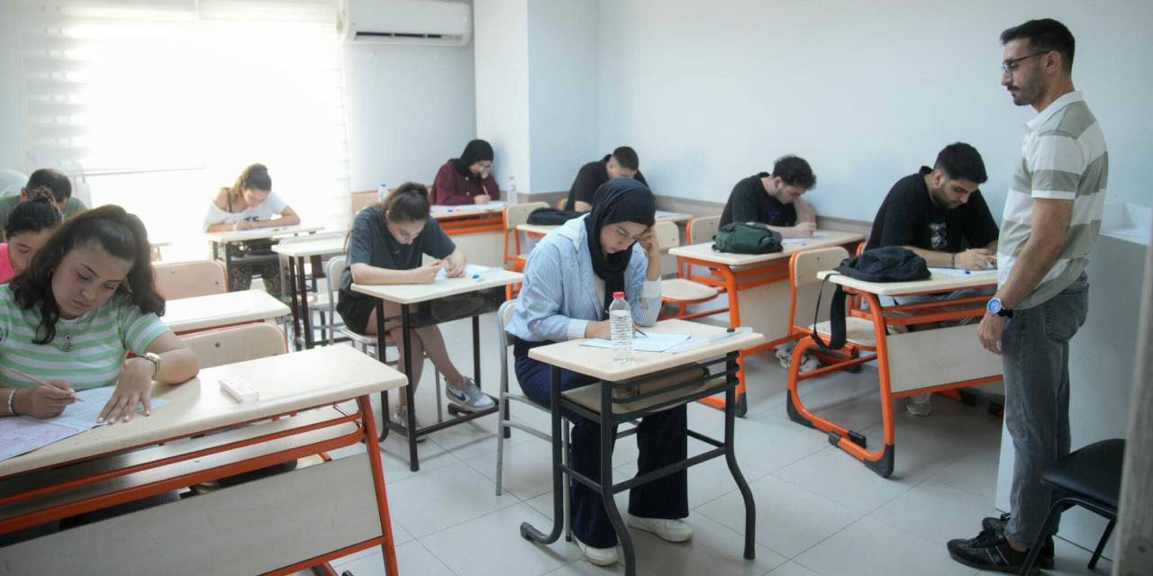 310 genç üniversite hayallerine kavuştu