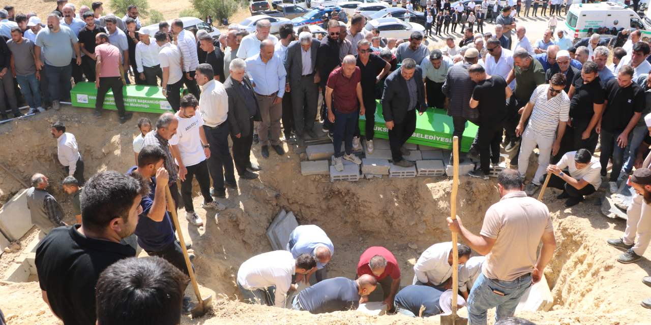 Düğün yolunda feci kaza! Bir aile yok oldu