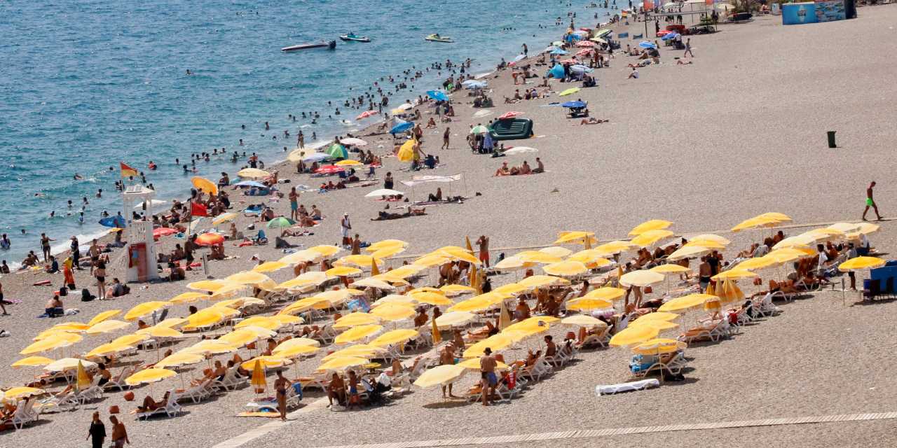 Termometreler 33'ü gösterdi: Sahiller doldu taştı