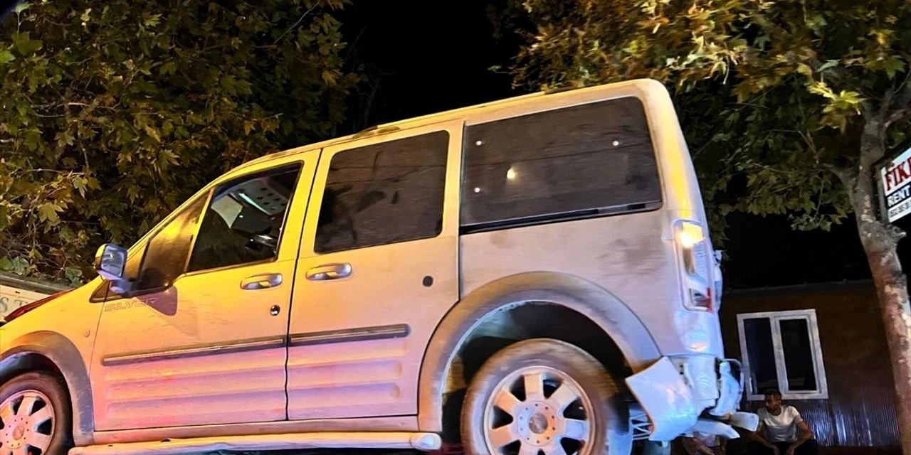 Anne ve babasını darbedip 1 kişiyi rehin alan zanlı yakalandı