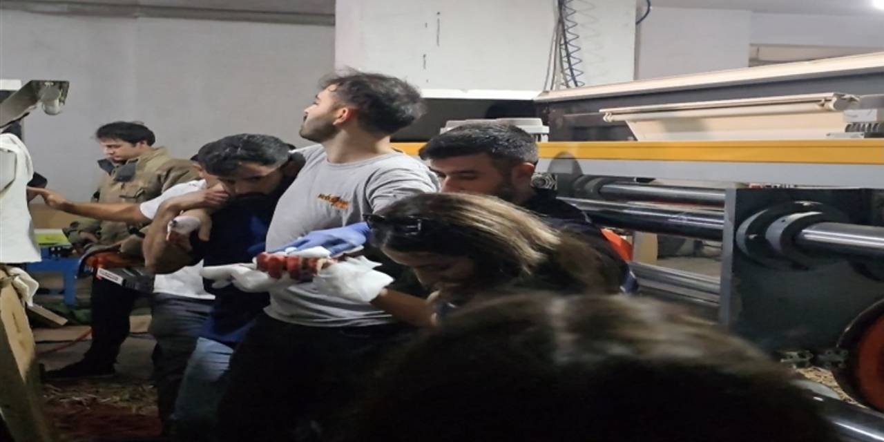 Eli makineye sıkıştı: 1,5 saatlik çalışma ile kurtarıldı