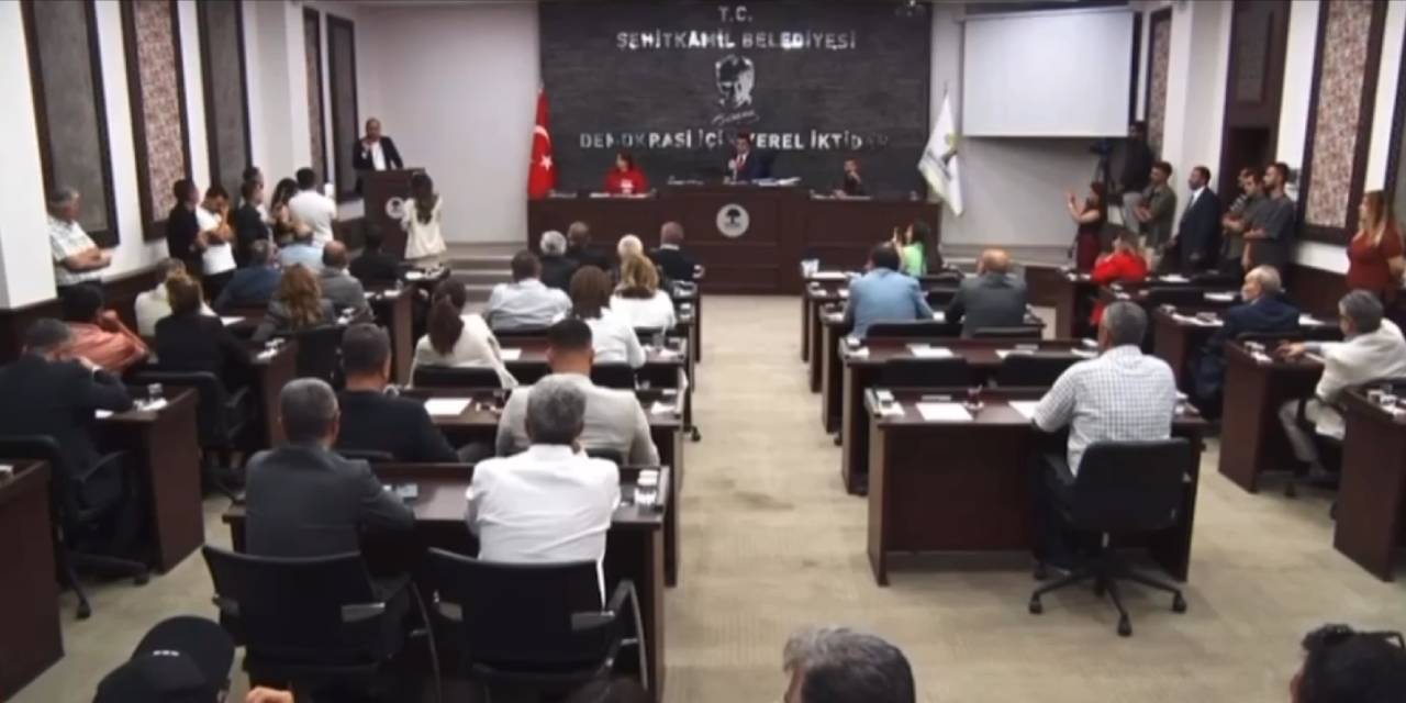 CHP'den AKP'ye geçmişti: Şehitkamil Belediye Başkanı Yılmaz, 'tehdit ediliyorum' diyen üyeye 'ister yaşa ister öl' dedi!
