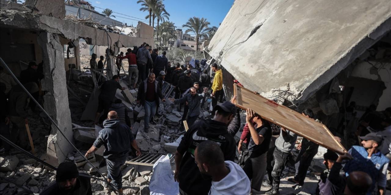 İsrail'in saldırıları durmuyor: 43 Filistinli öldü!