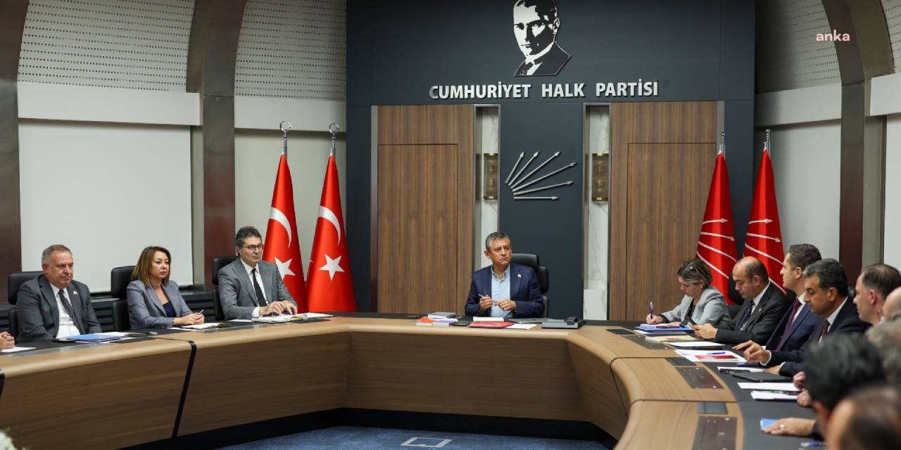 CHP MYK, Özgür Özel başkanlığında toplandı