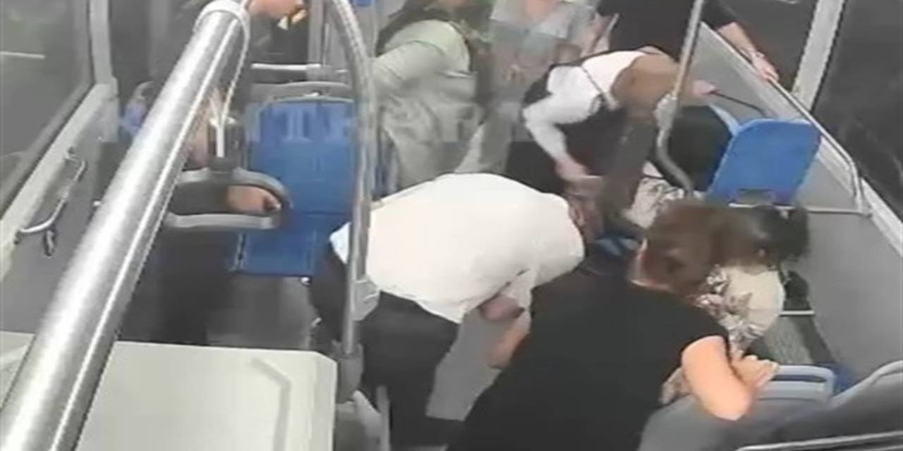 Otobüs şoförün ‘Heimlich’ manevrası nefes borusuna cips kaçan çocuğu kurtardı