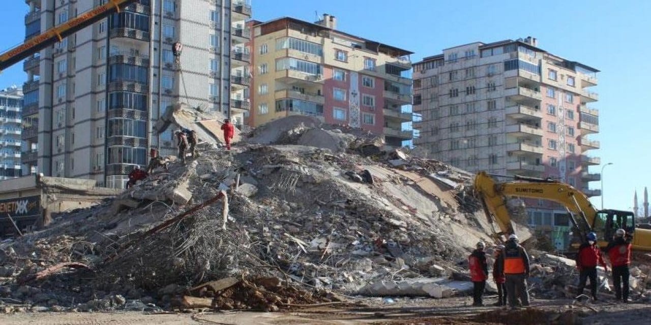 Depremde 49 kişiye mezar olan Emre Apartmanı davasında şok rapor: Kapasitesinin 4 katı...