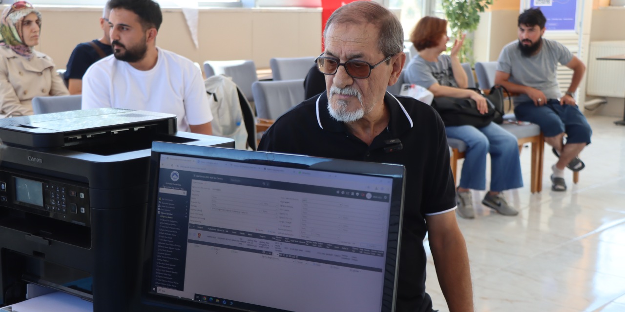 73 yaşında üniversiteli oldu