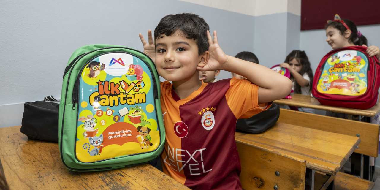 Belediyeden binlerce öğrenciye çanta ve kırtasiye desteği!
