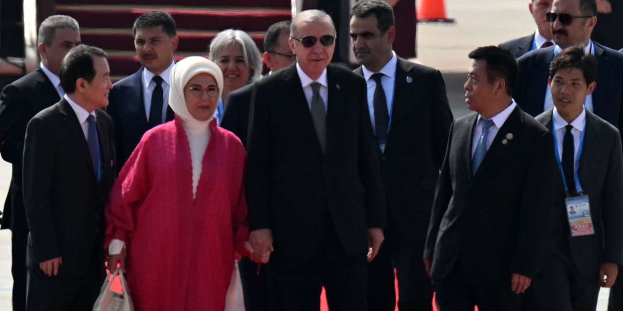 Erdoğan öve öve açıkladı: Ekonomi uçmuş vatandaşın haberi yok
