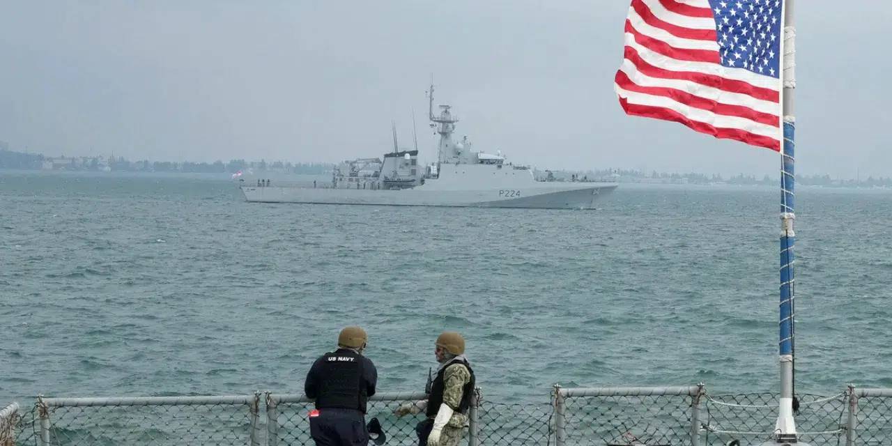 ABD Karayipler'de bir gemiyi vurdu