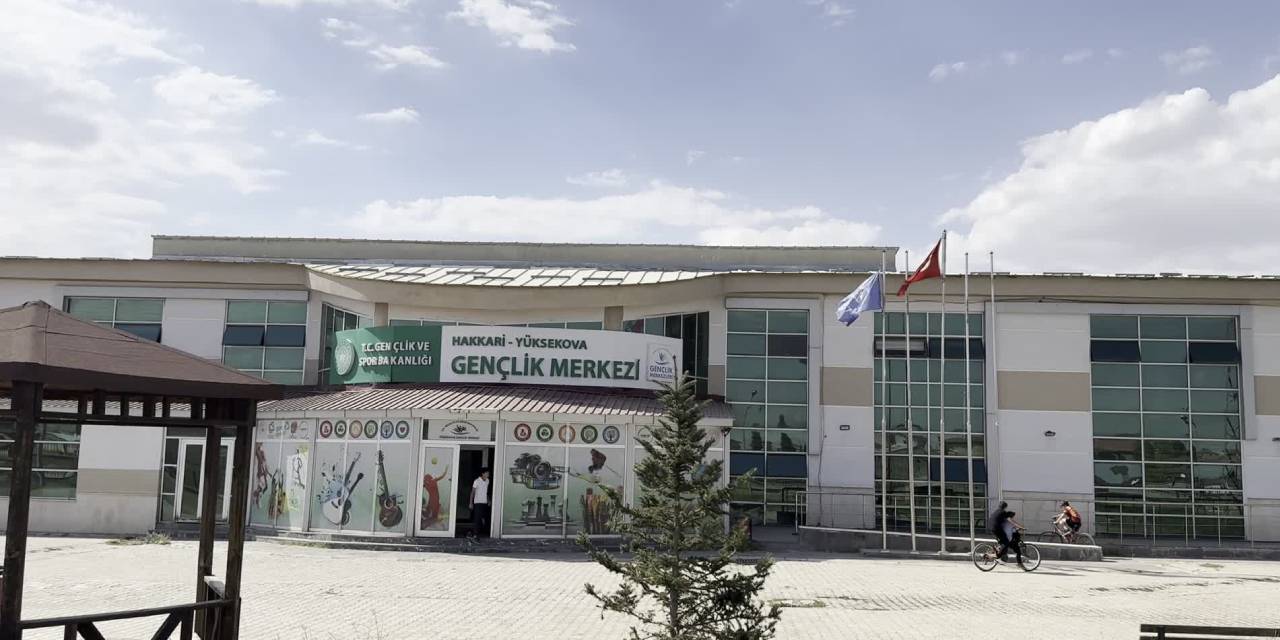 Yüksekova'da tartışmalı işe alım: Kurum müdürleri yakınlarını işe aldı! Çaycı "Cankurtaran" oldu