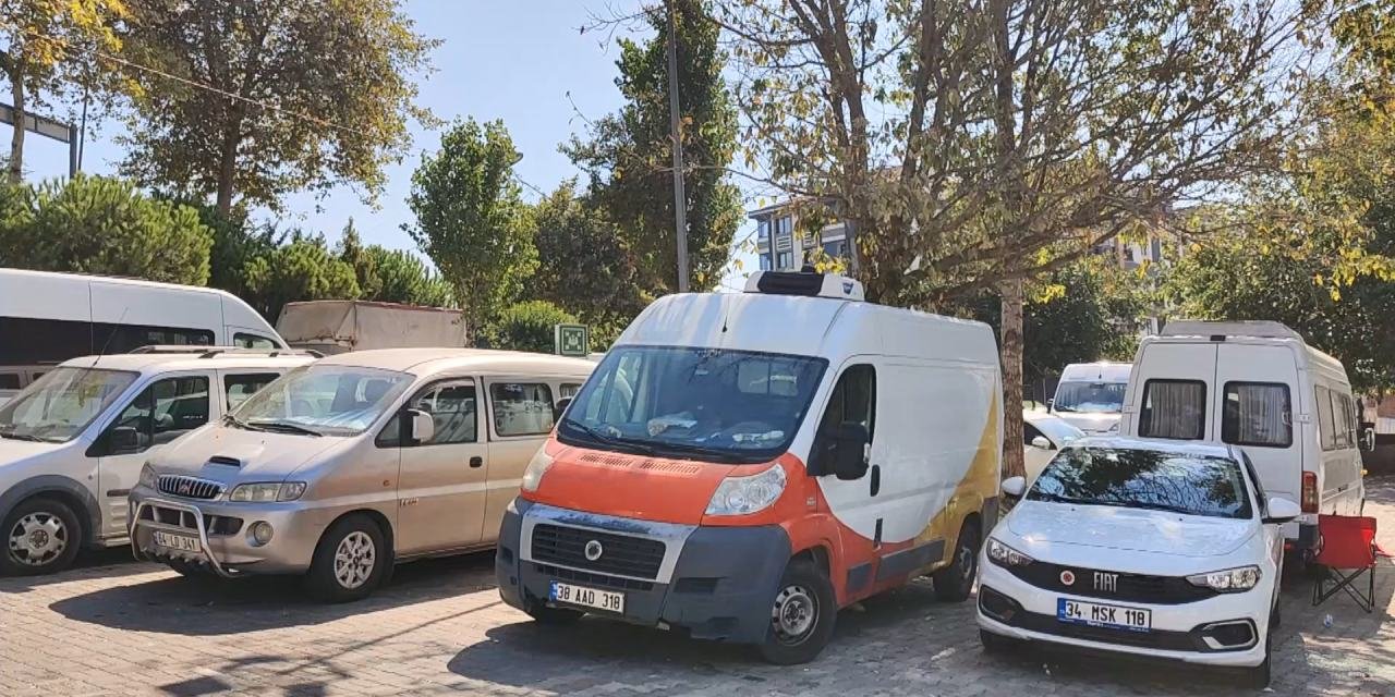 Park halindeki araçlar hırsızların hedefi oldu: Telefon, bilgisayar, tablet…