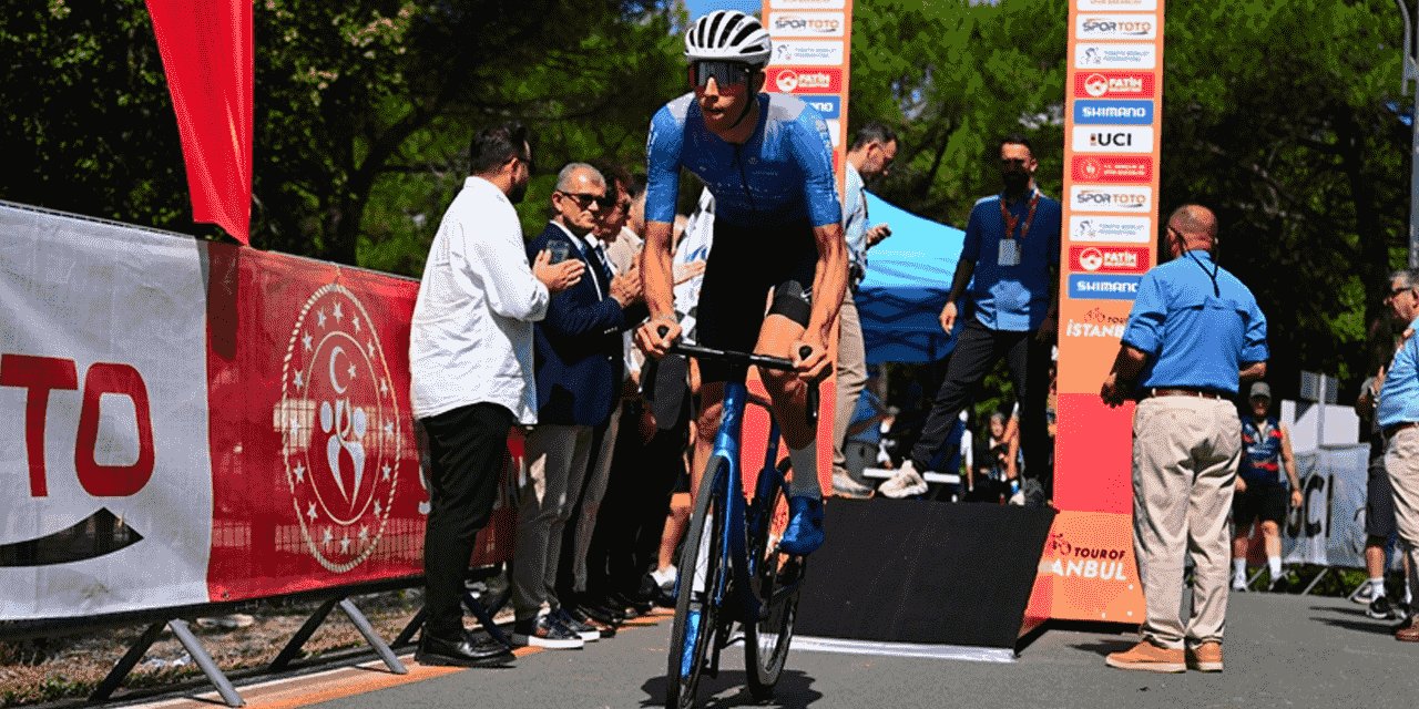 Tour of İstanbul'da açılış yapıldı: Formalar sahiplerini buldu