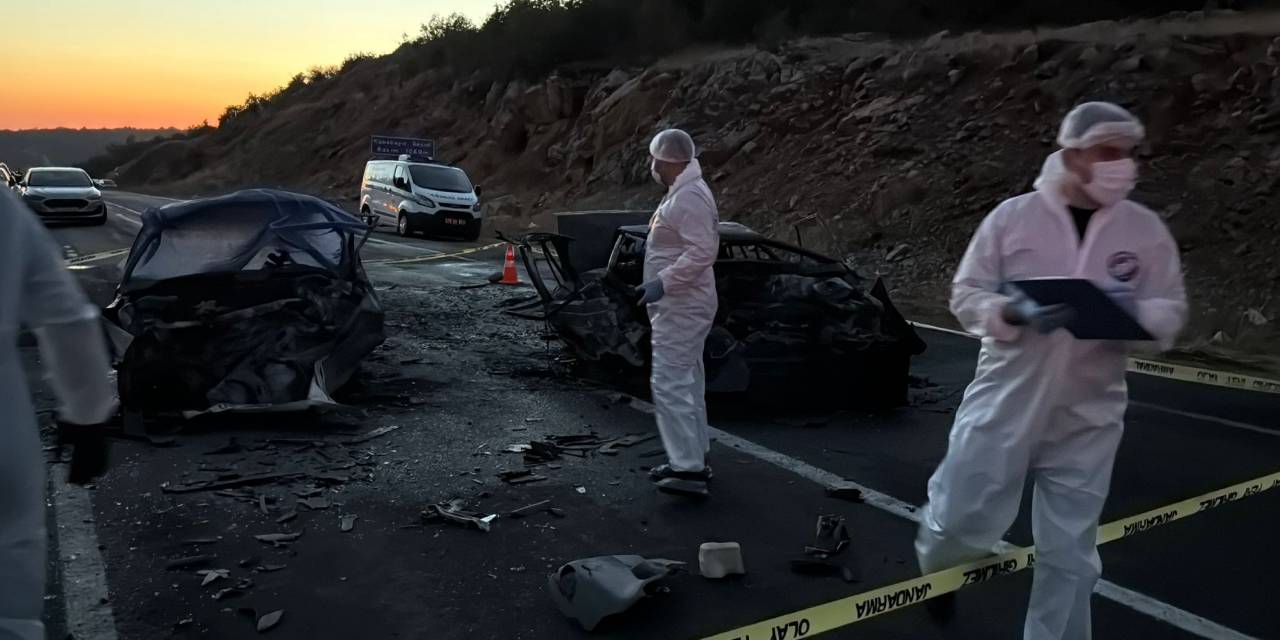 Feci kazada araçlar alev topuna döndü: 3 kişi öldü 5 kişi yarandı!