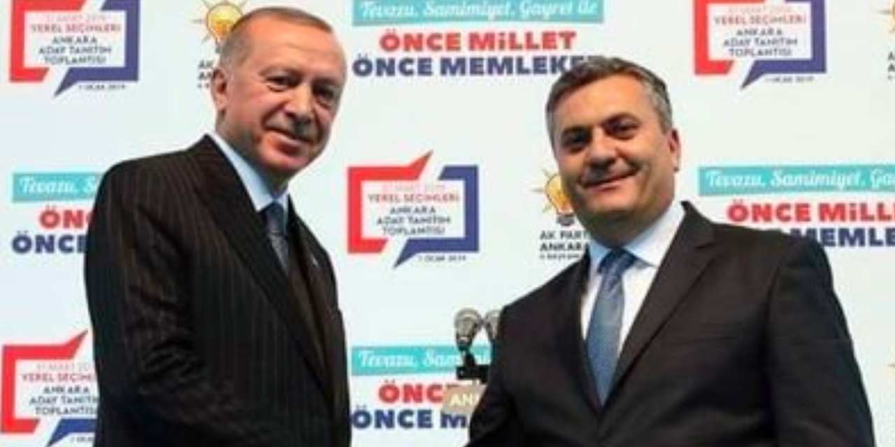 AKP'li belediye başkanının diktiği salatalık heykeli görenlerin aklını başından aldı