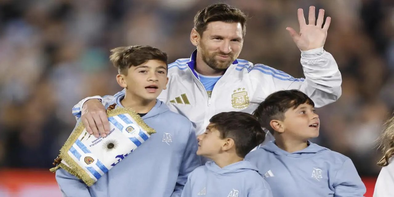 Lionel Messi veda etti: Çocuklarına sarılarak ağladı