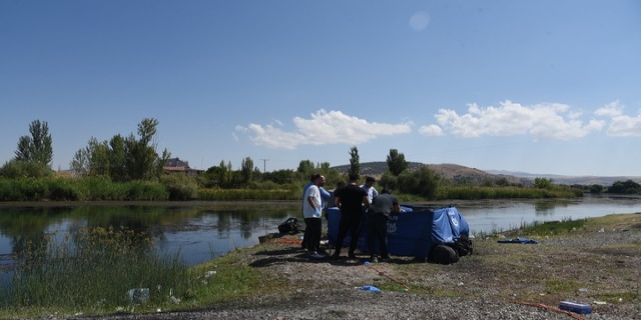 Boğulan arkadaşını kurtarmak için Kızılırmak'a girdi ikisi de boğuldu