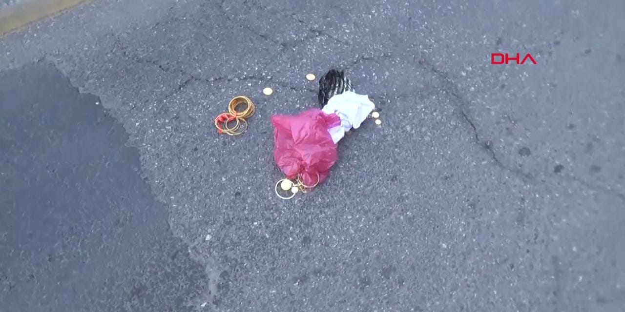 Polisleri görünce altın dolu poşeti atıp kaçtı