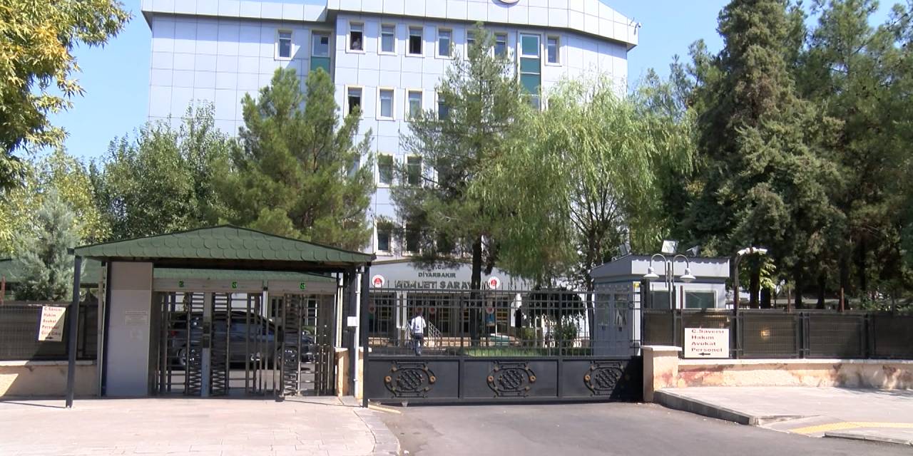 Firari hükümlünün kaçması için jandarmaya ateş açtı