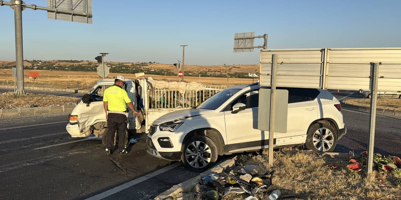 Edirne'de SUV tipi araçla kamyonet çarpıştı: 2 yaralı