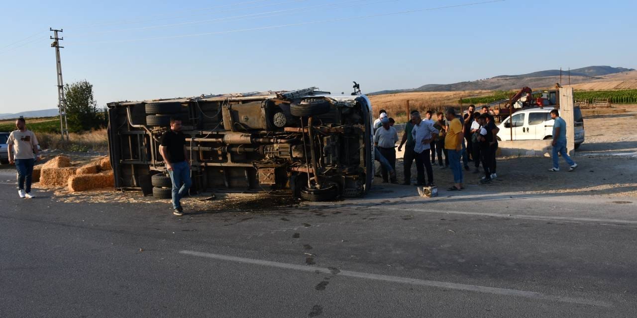 Traktör ile kamyonetin çarpıştığı kazada 4 kişi yaralandı