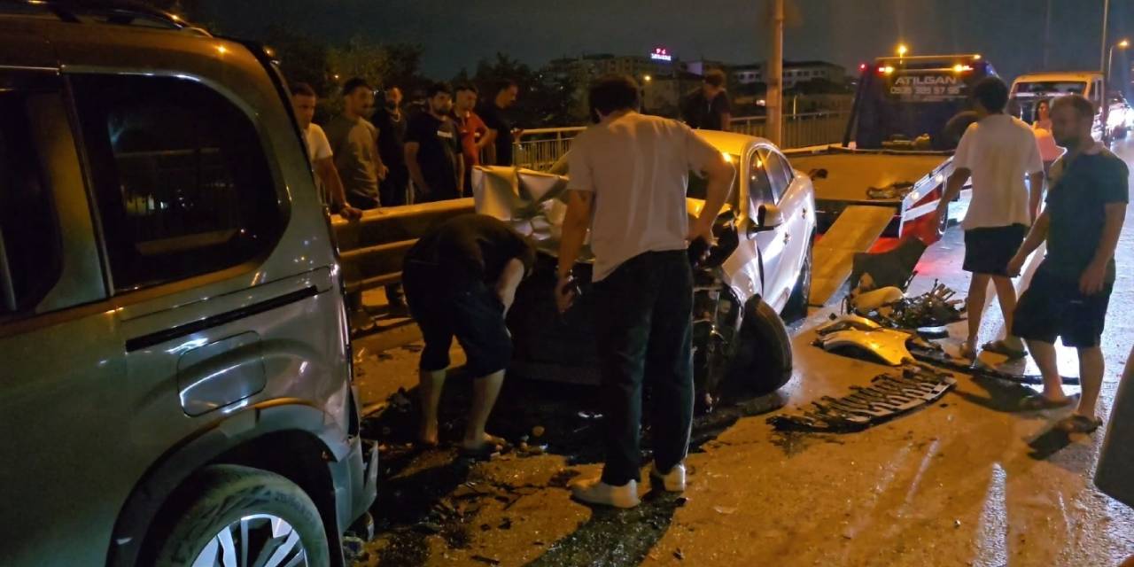 Sancaktepe TEM yan yolda zincirleme kaza: 8 araç birbirine girdi