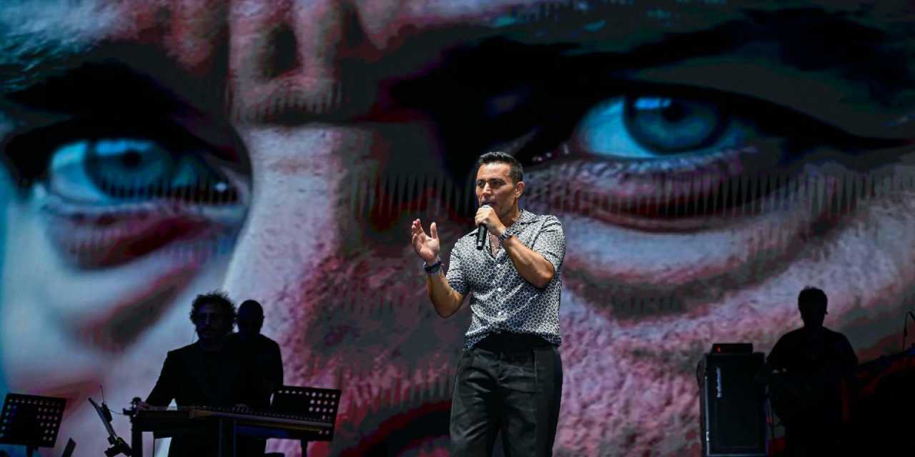 İzmir'de Mustafa Sandal coşkusu: On binlerce kişi hep bir ağızdan söyledi