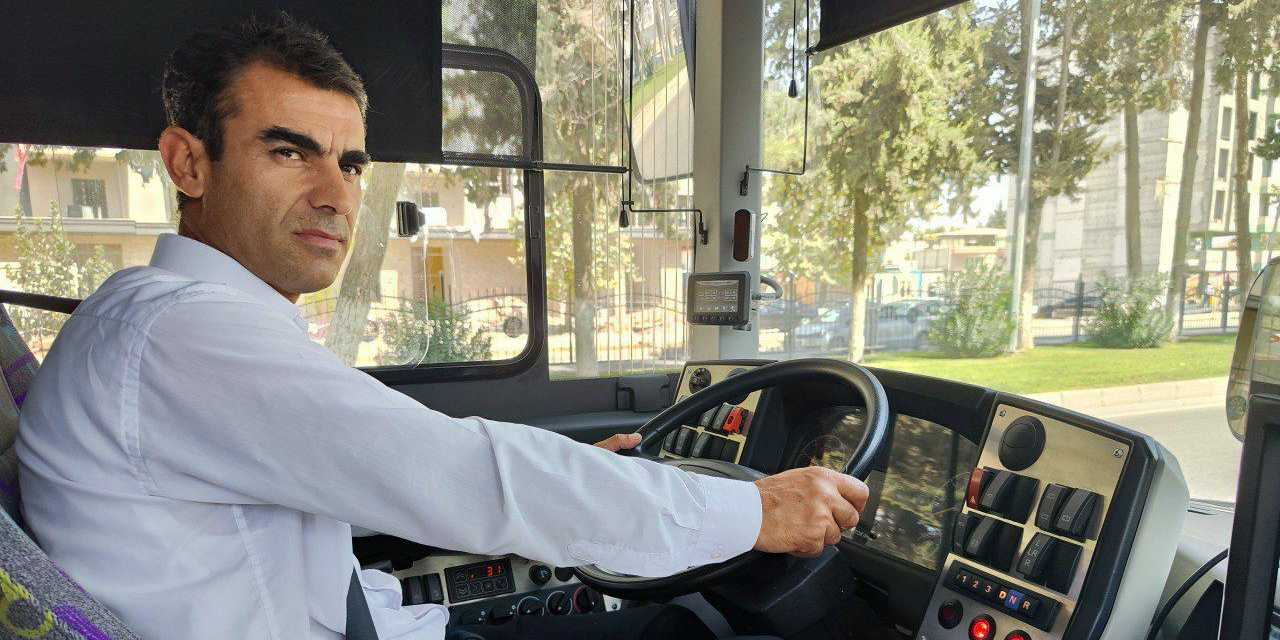 Halk otobüsü şoförü yangın tüpünü alıp koştu: Facianın önüne geçti!